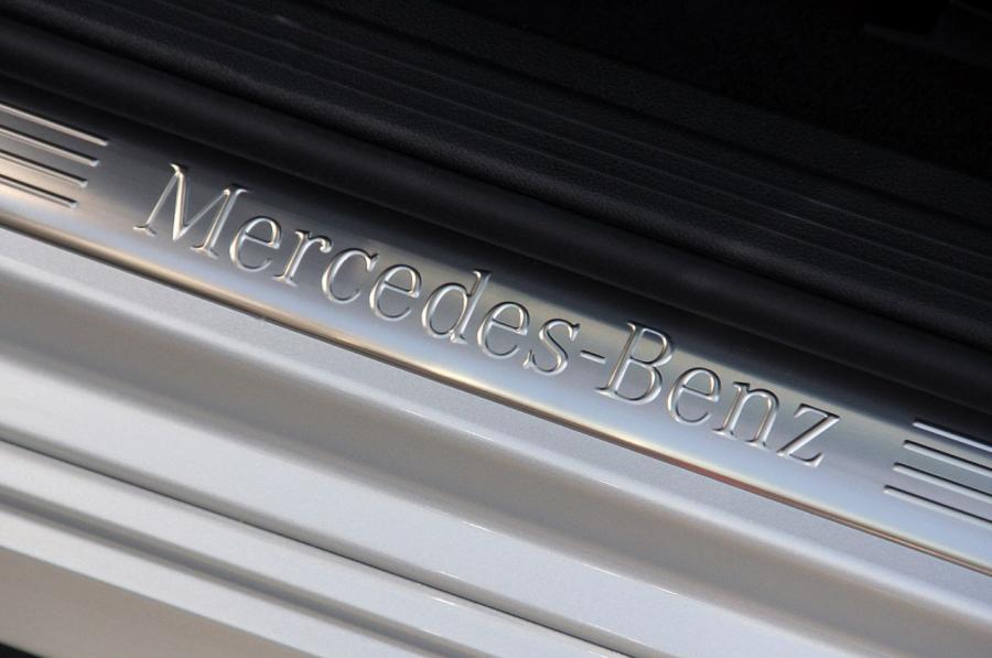  Mercedes-Benz E300 BlueTEC Hybrid 2012 года  (фото 11 из 60)